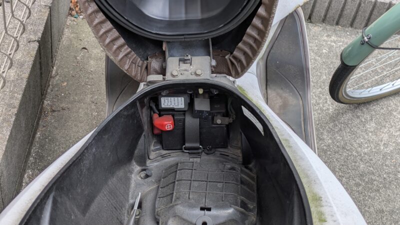 PCX125バッテリー収納部