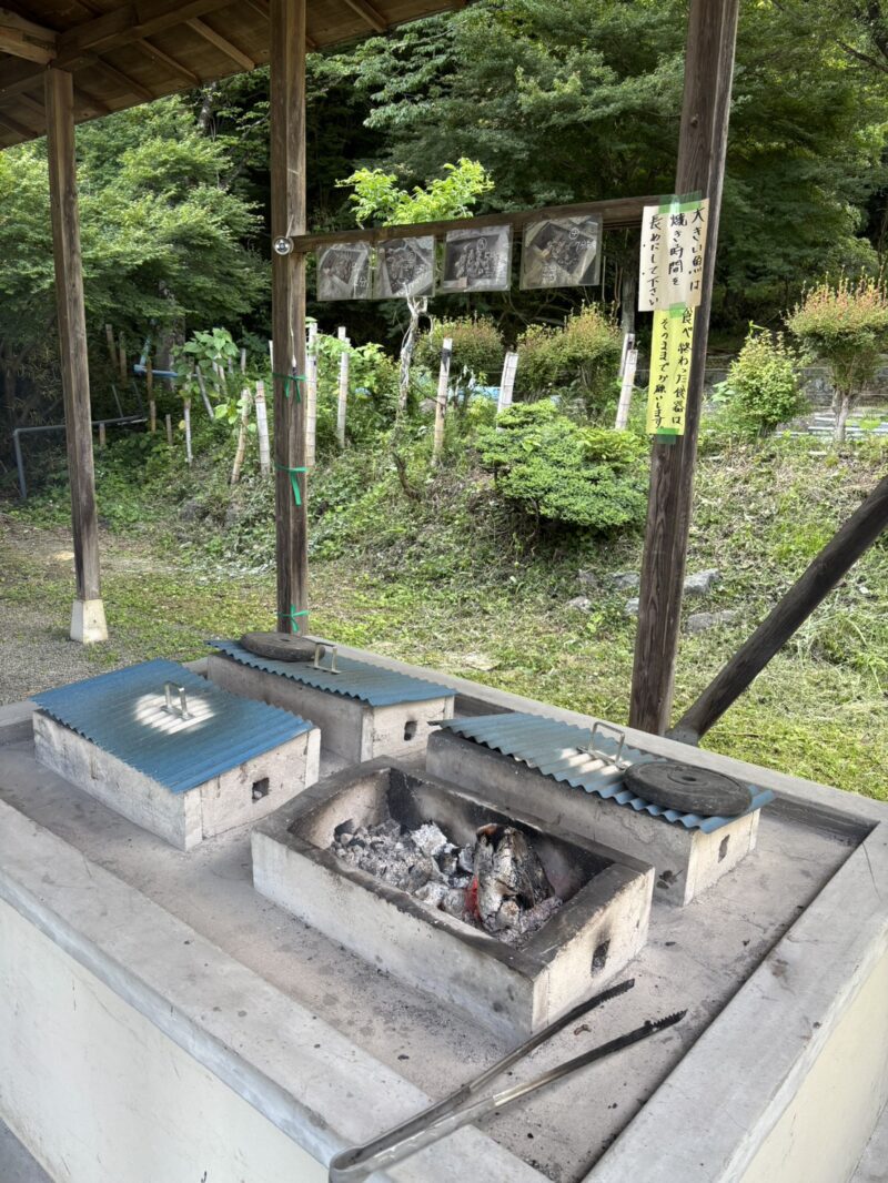 炭火焼場、「魚のおいしい焼き方」が掲示されていました