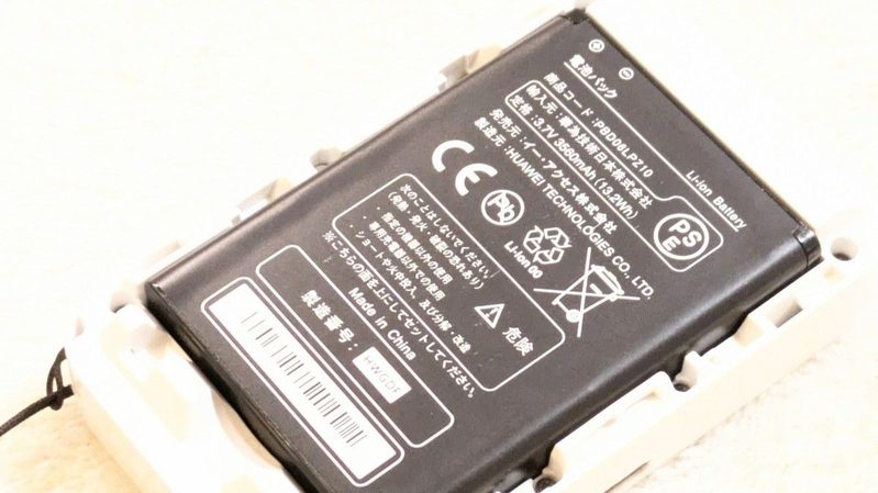 GL06Pのバッテリーがやや膨張